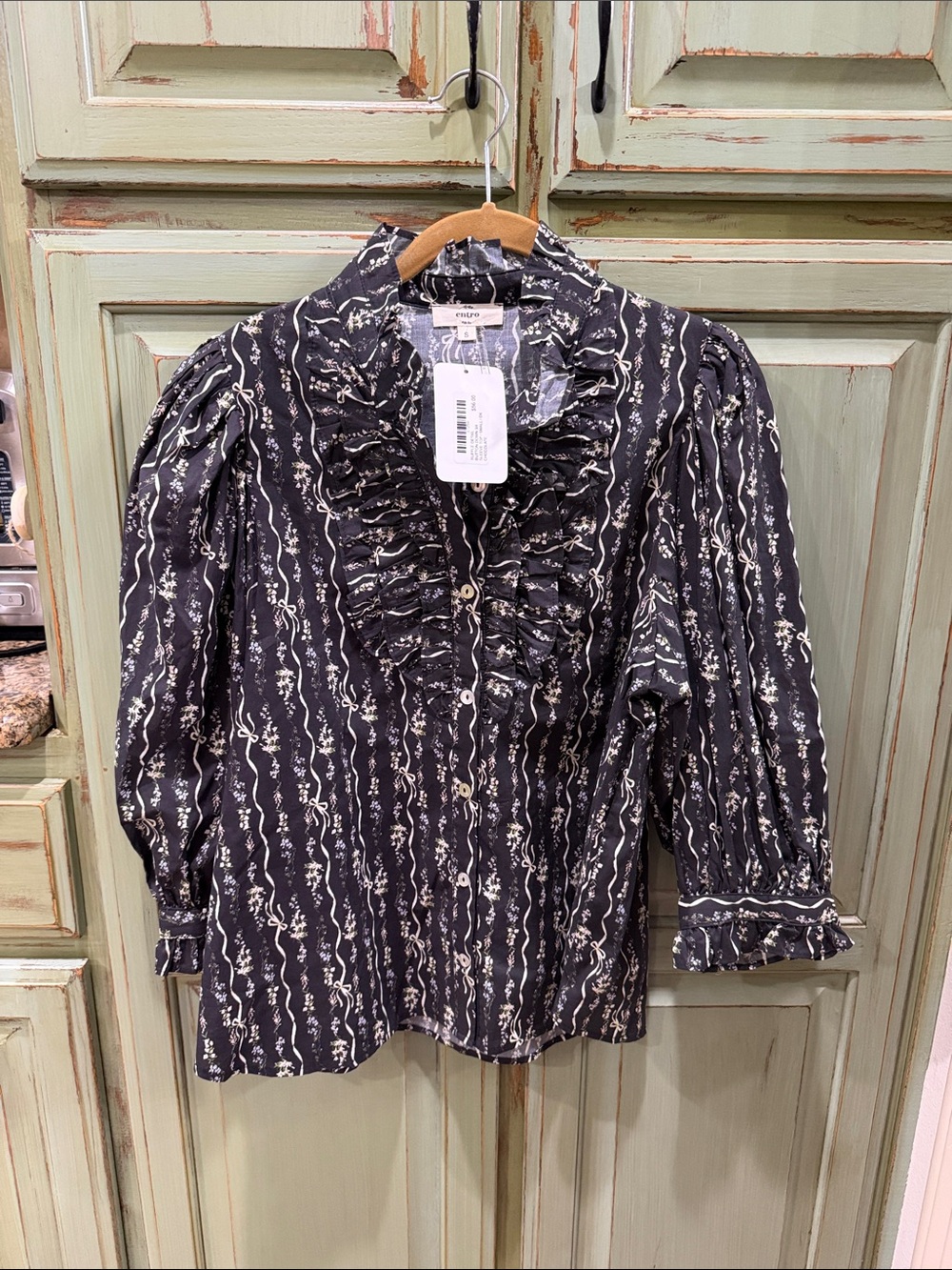 entro Black Floral Ruffled Button-Front Blouse